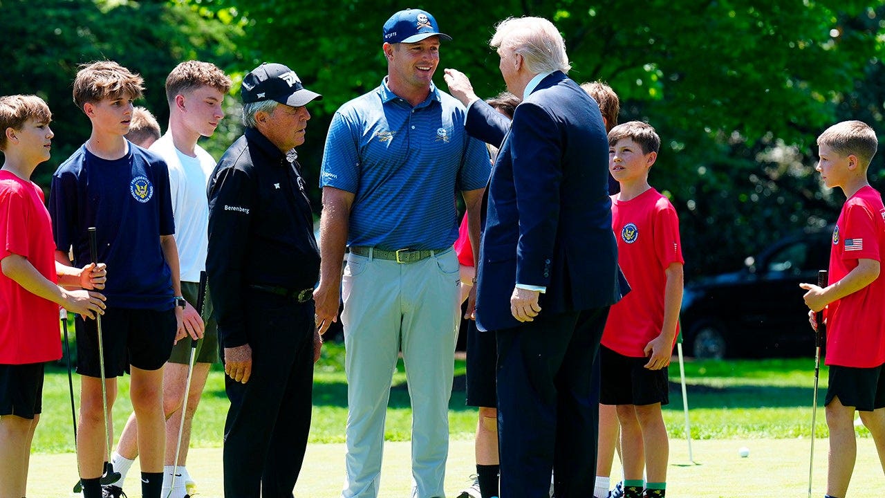 Gary Player, 90, takes on Bryson DeChambeau in White House push-up ...
