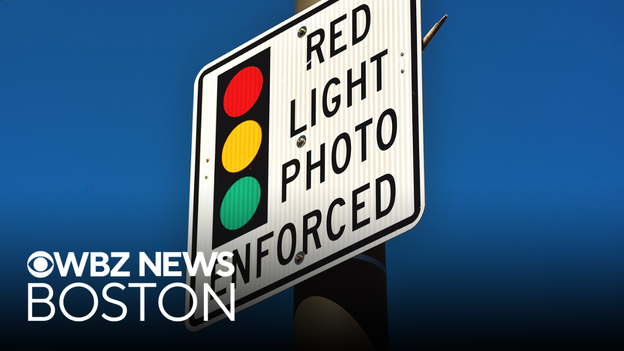 Massachusetts lawmakers trying to pass red light camera bill