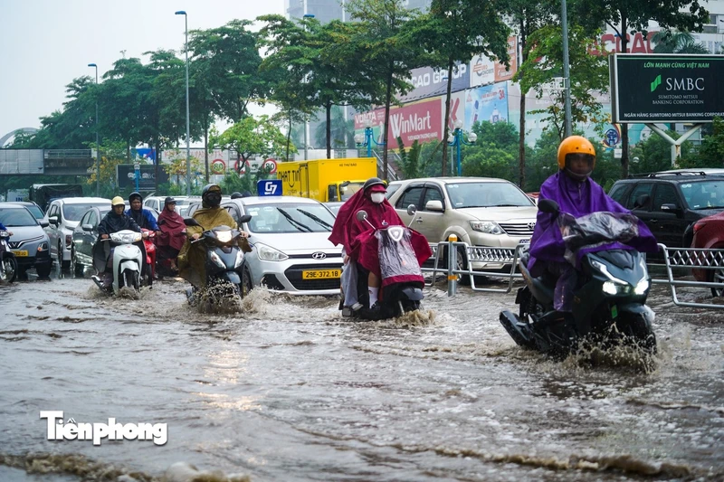 Mưa dông diện rộng ở miền Bắc, có nơi mưa rất to