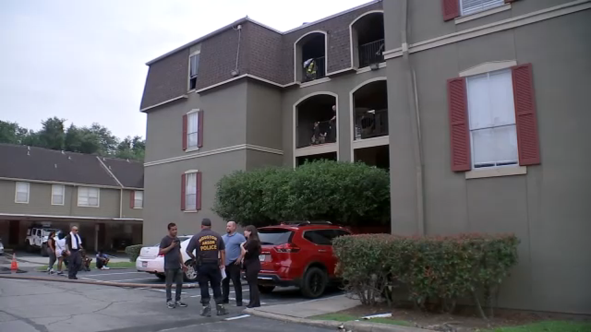 No injuries reported after apartment fire in west Houston, HFD says