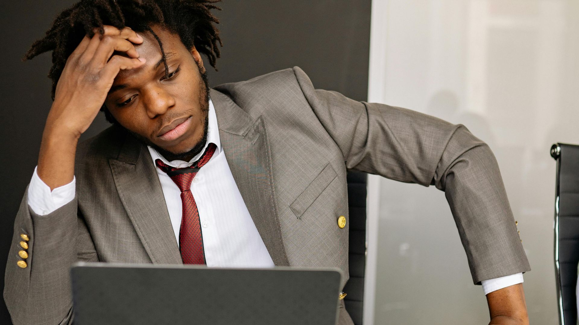 10 work boundaries that protect you & 10 that quietly make you replaceable