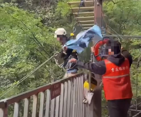 Tourist dies as cliff swing safety rope loosens