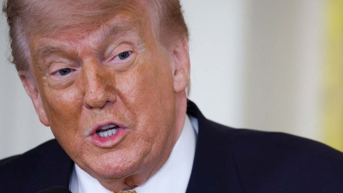 Trump viaja a China acompañado por Elon Musk, Tim Cook y líderes de ...
