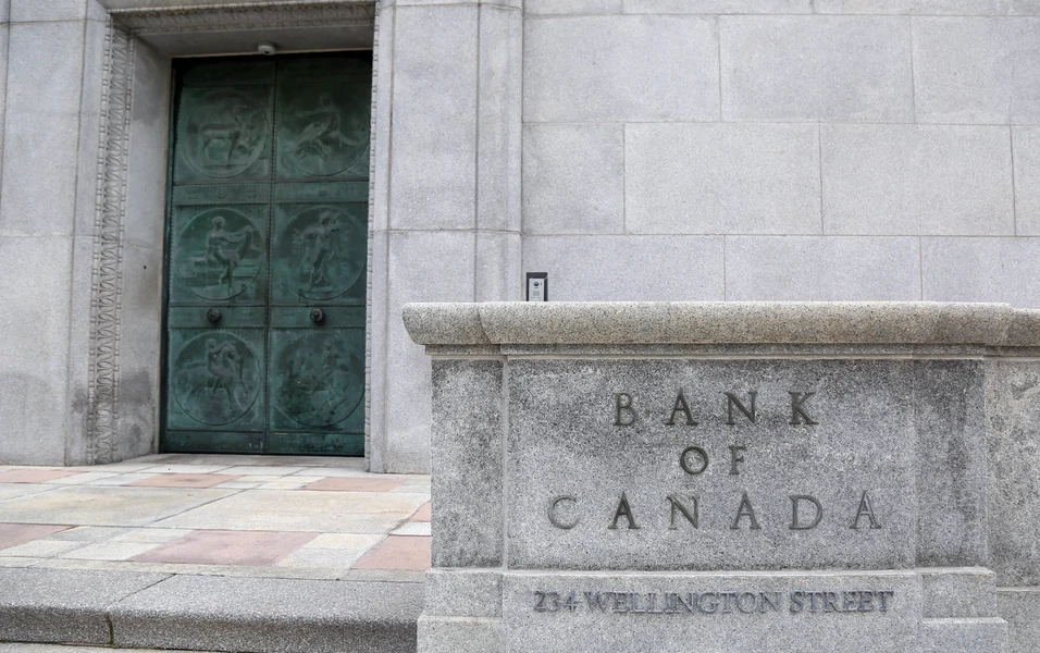 Analysts flag resilient TSX stocks as BoC holds rates