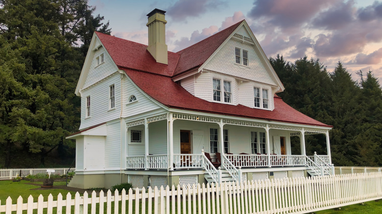 The 'Gem Of The Oregon Coast' Is A Hidden Seaside Town With Scenic Rocky Shorelines And Quirky Shops