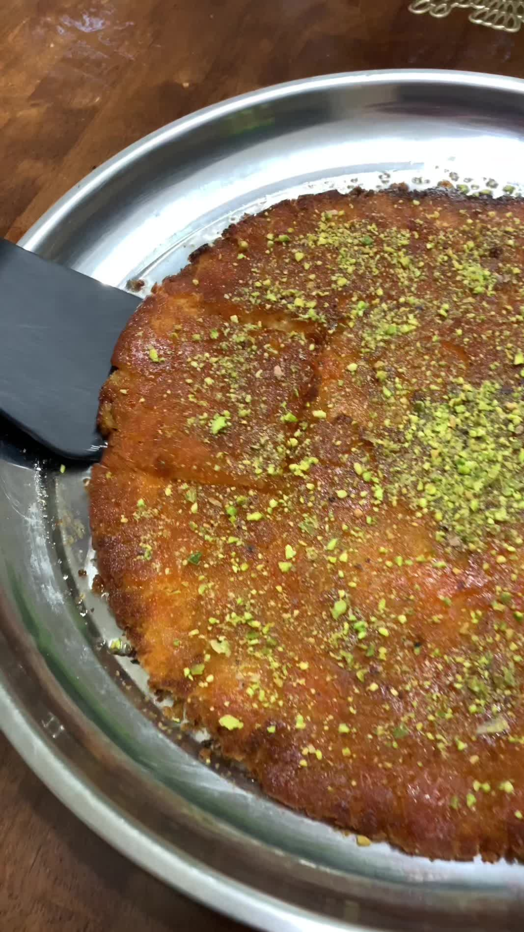 How authentic knafeh gets its famous crispy texture