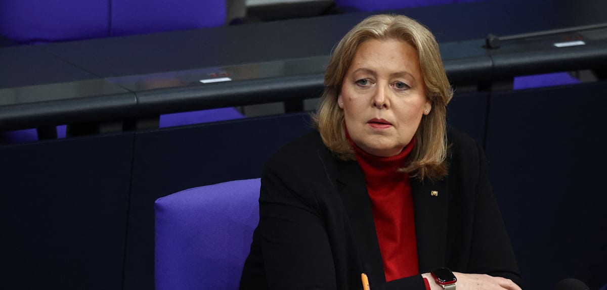 „Es wandert niemand in unsere Sozialsysteme ein“, sagt Bas – Kritik von ...