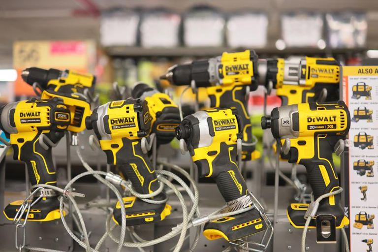 Collapsed power tools company that sold Black and Decker and Dewalt to ...