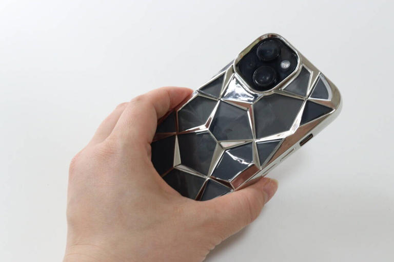 200円ってマジか! 値段をばらすと驚かれる! 高見えデザインのスマホグッズ