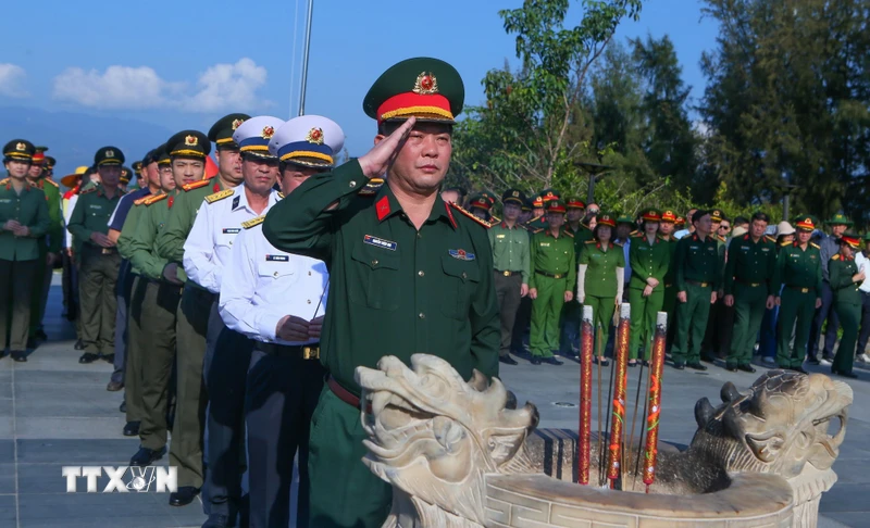 Bài 1: Mang hơi ấm đất liền ra đảo xa