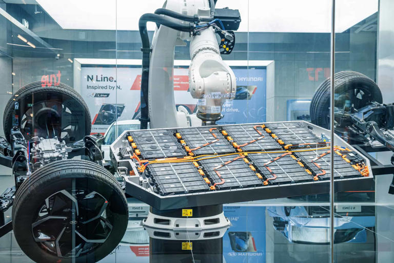 What really happens when your electric car reaches 0%?