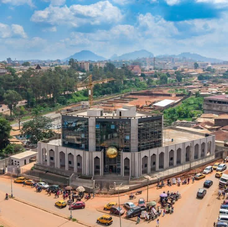 🔵FECAFOOT : 🏟️ Du sous-sol de Mfandena au joyau de Warda : l’histoire ...