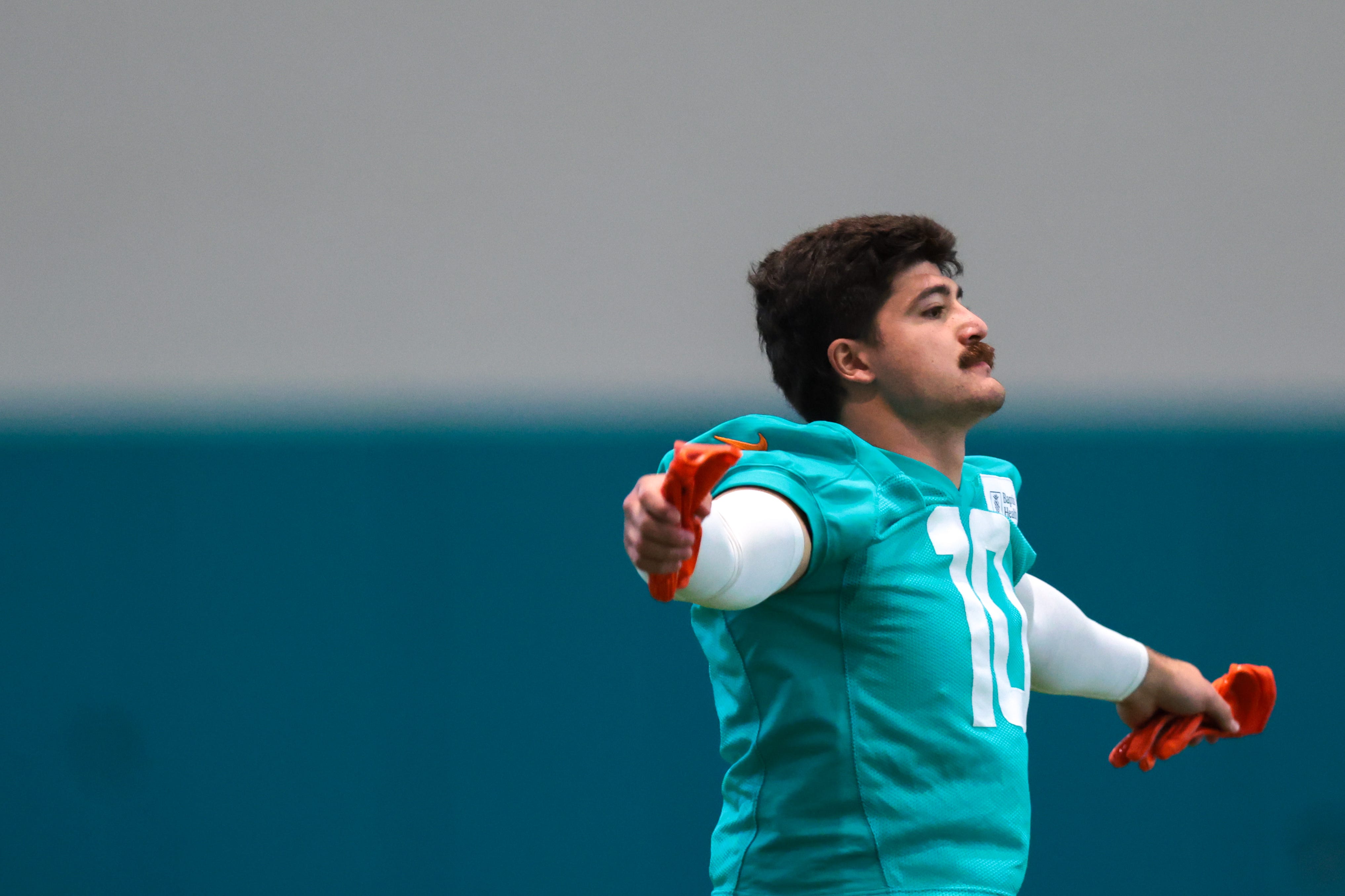 Former NFL LB predicts Dolphins rookie will emerge as a star in camp