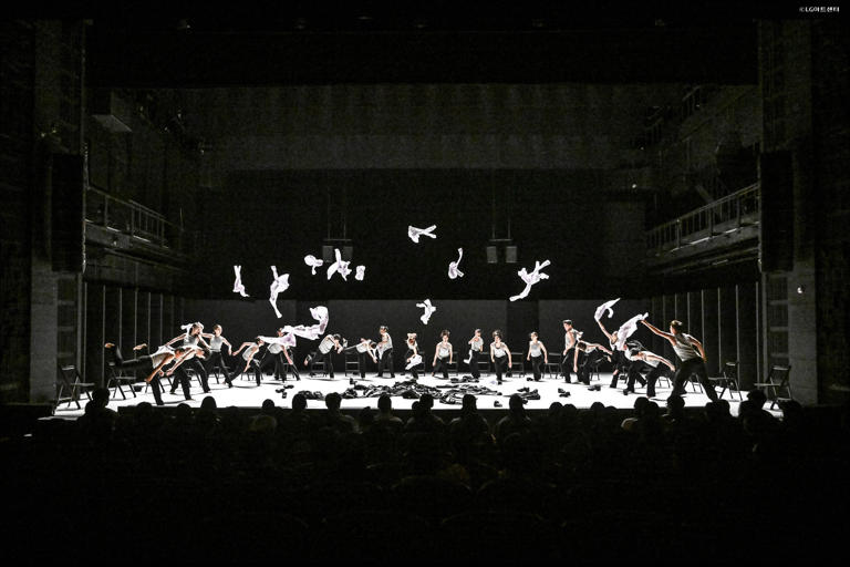 Appreciating dance like Pyongyang cold noodles