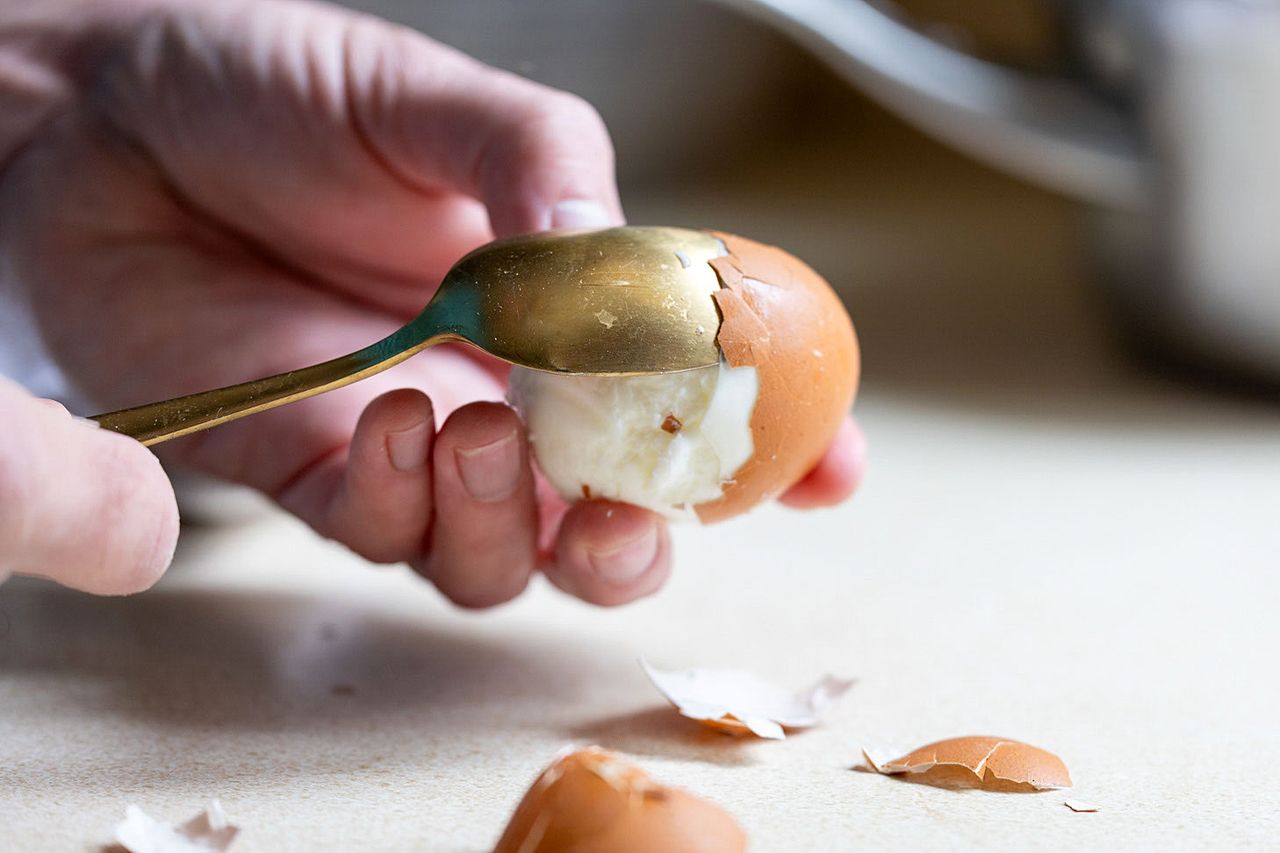 Peeling eggs with a spoon.