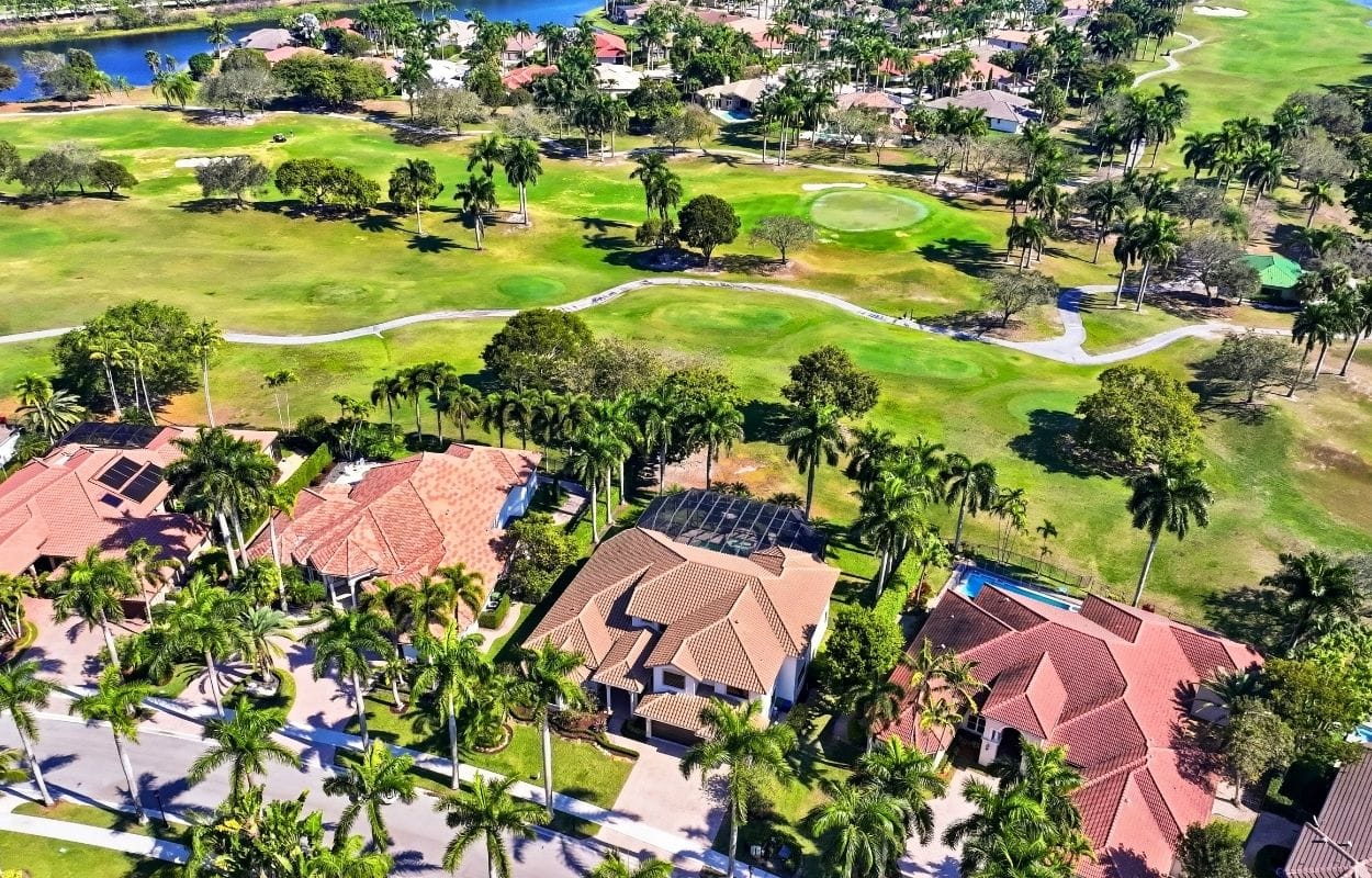 Move-in-ready golf-course home in Weston leans fully into easy Florida ...