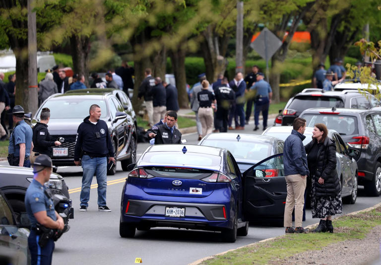 Man with an assault rifle sprays rounds at drivers near Boston ...