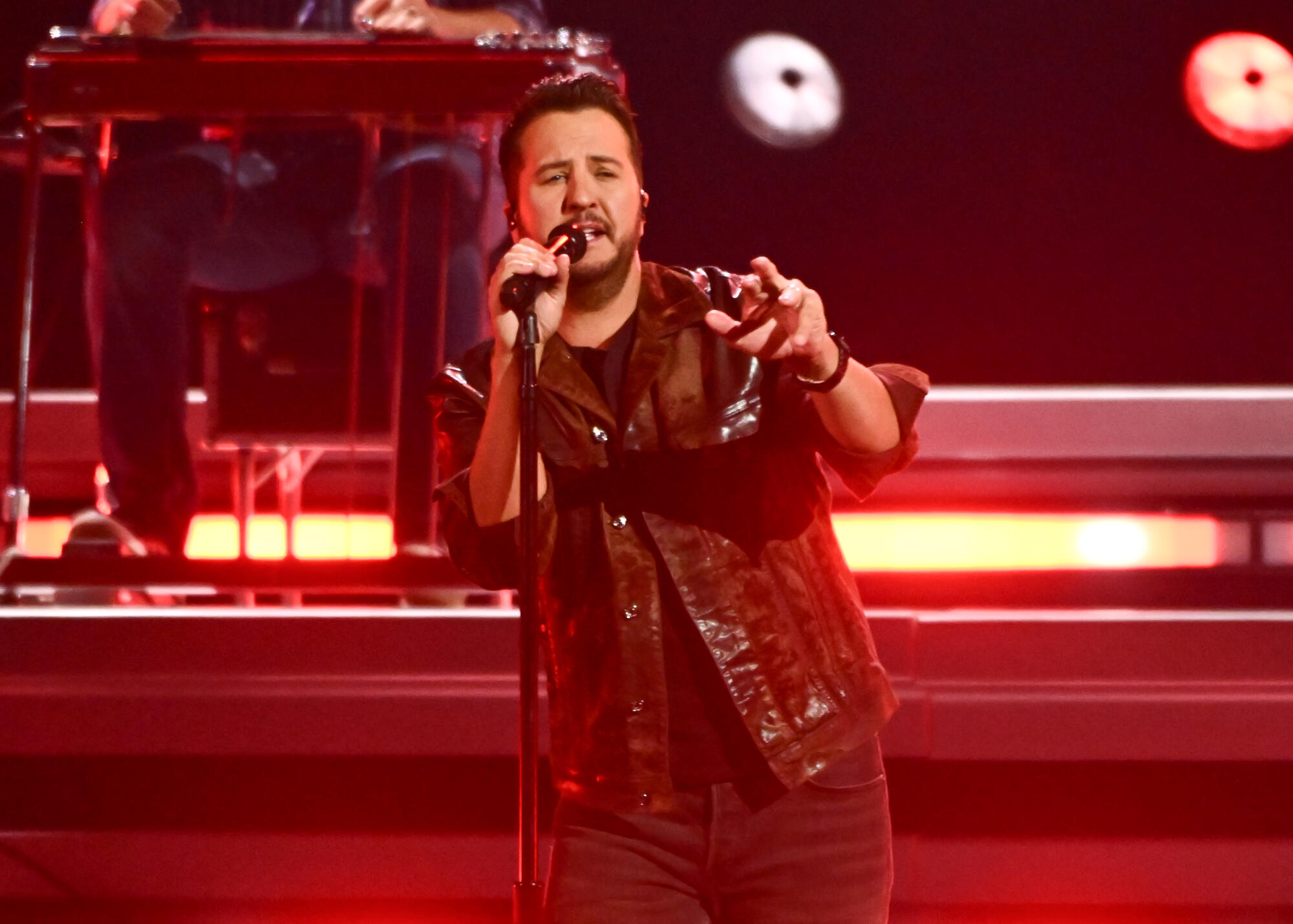 How Luke Bryan's 'Country and She Knows It' was created