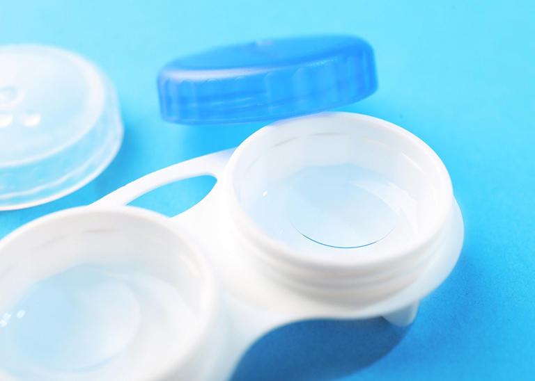 How to care for your contact lenses properly