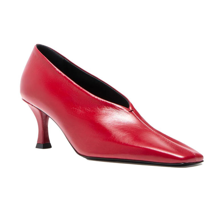 I work in fashion, and these freaky shoes are the ones every NYC cool ...