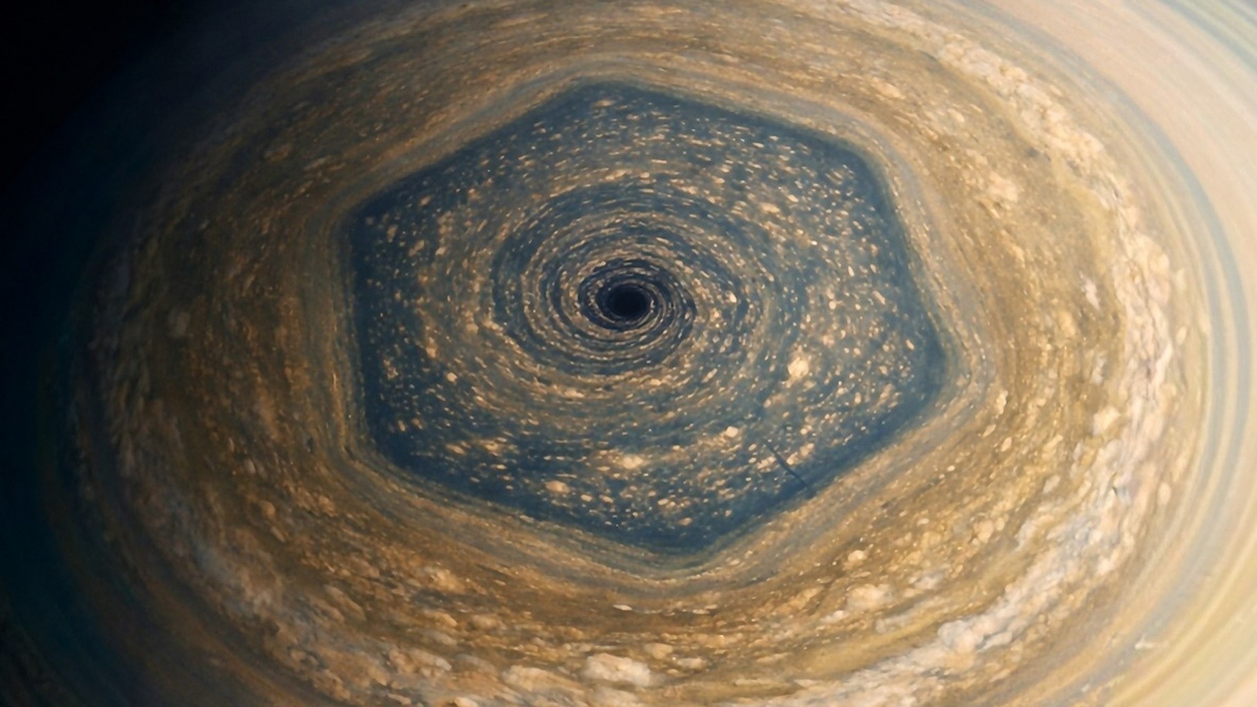 Tajemniczy heksagon pojawił się na Saturnie. Astronomowie rozkładają ręce