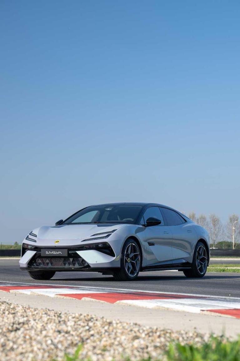 Lotus Type 135, arriva la supercar V8 ibrida da oltre 1000 CV: il piano ...