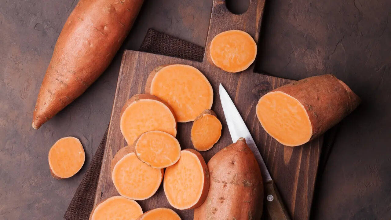 How to make sweet potato fried rice for a light summer dinner at home