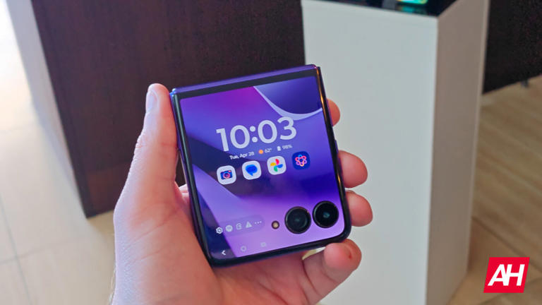 Phone comparisons: Motorola Razr Ultra 2026 vs Motorola Razr+ 2026