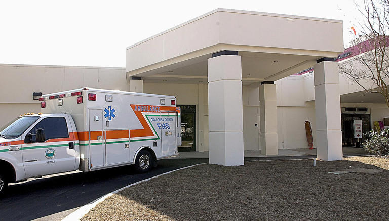Man dies after crashing truck at Fort Walton Beach Medical Center