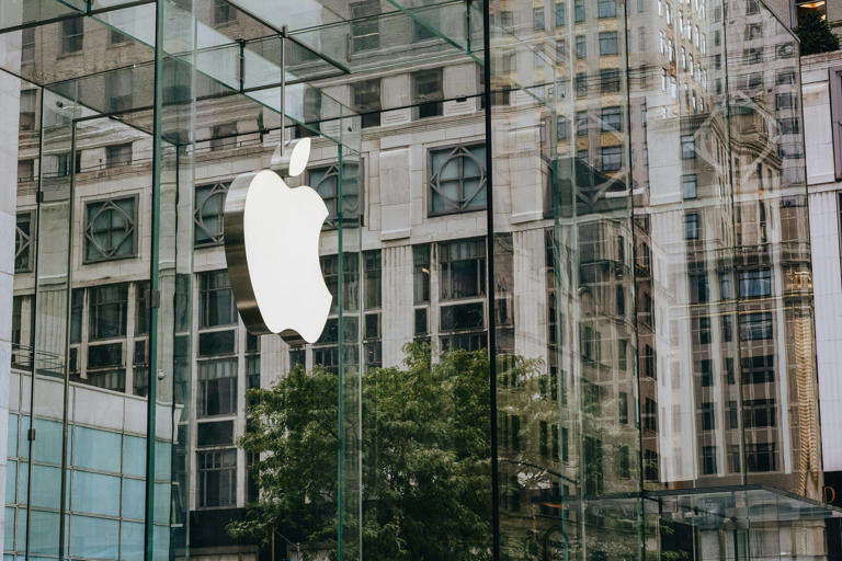 Apple agrees to $250M settlement over alleged AI advertising claims for ...