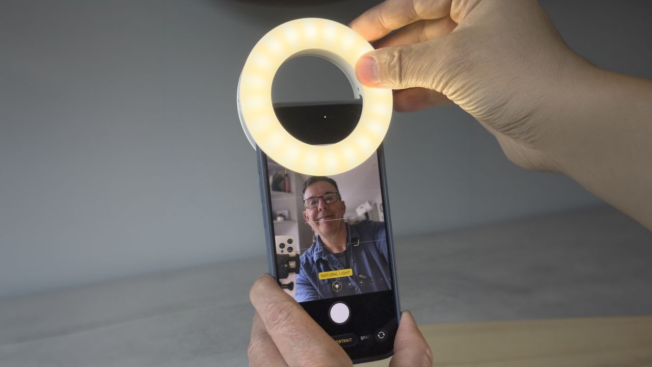 This cheap-as-chips phone ring light will transform your selfies and videos
