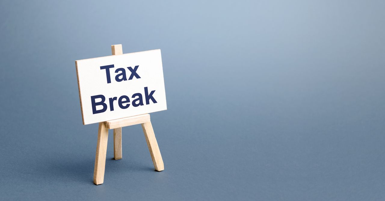 Congress is talking about a federal gas tax holiday: Here's what drivers could save