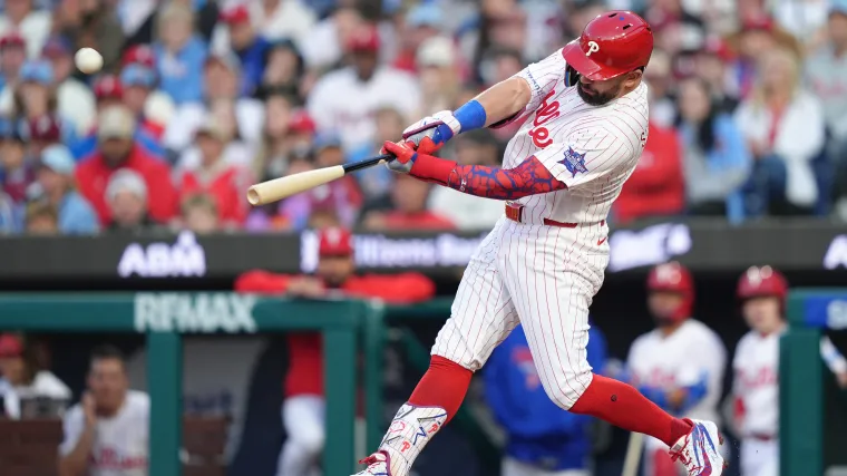 Ex-Red Sox slugger returns to Fenway Park riding historic hot streak