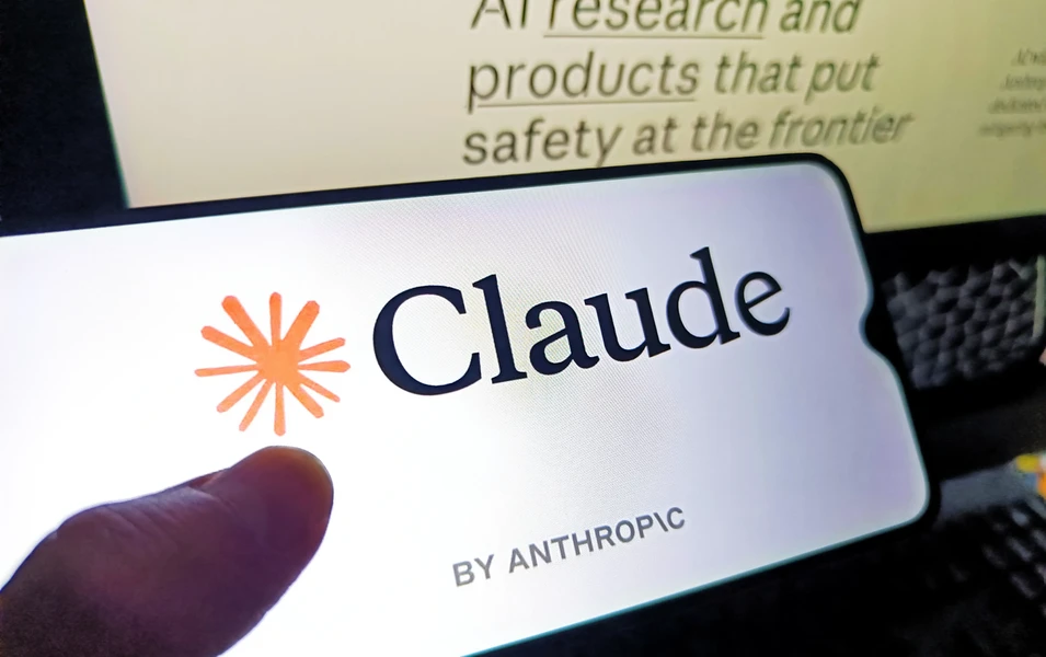Claude.ai posts fastest growth as AI market fragments
