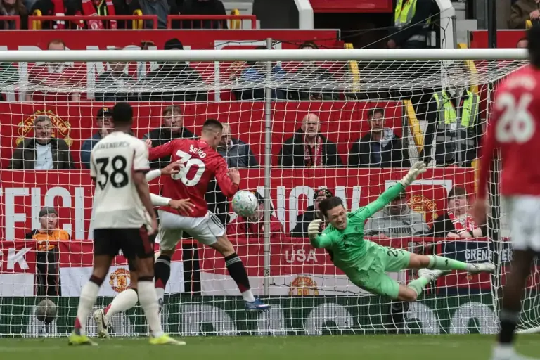 Howard Webb explains VAR’s decision not to rule out Benjamin Sesko’s ...