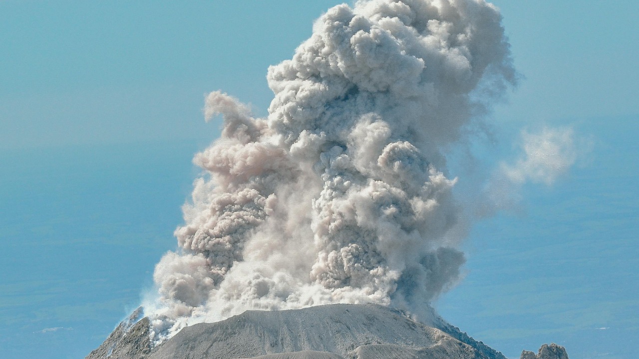 3 hikers killed after climbing a restricted Indonesian volcano to film ...