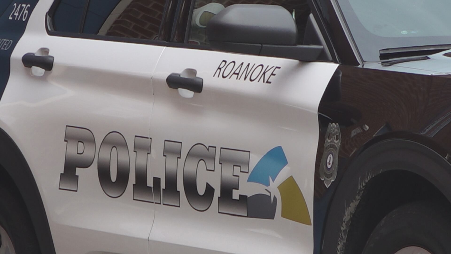 Driver runs after crashing into utility pole in SE Roanoke