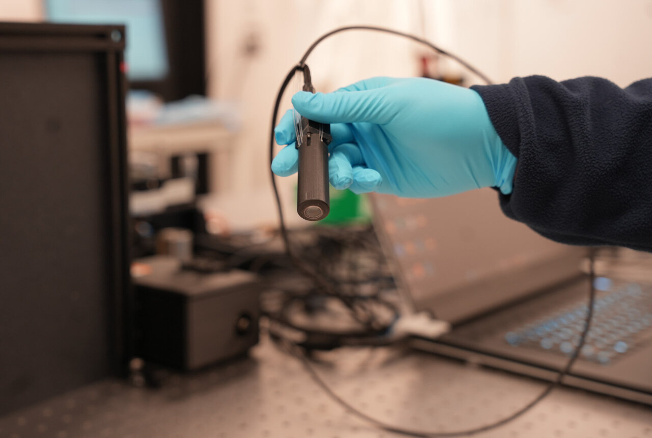 AI-powered handheld microscope aims to spot cancer earlier