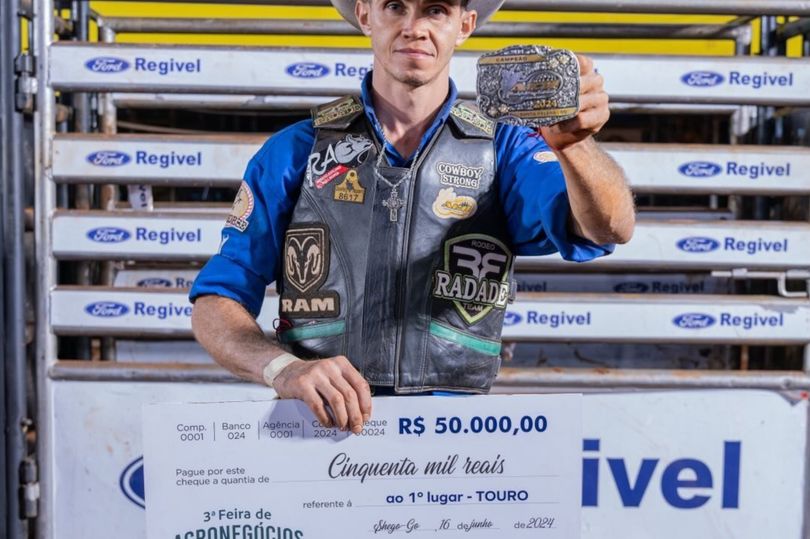 Horror moment rodeo rider dad died after bull bucked him off and ...