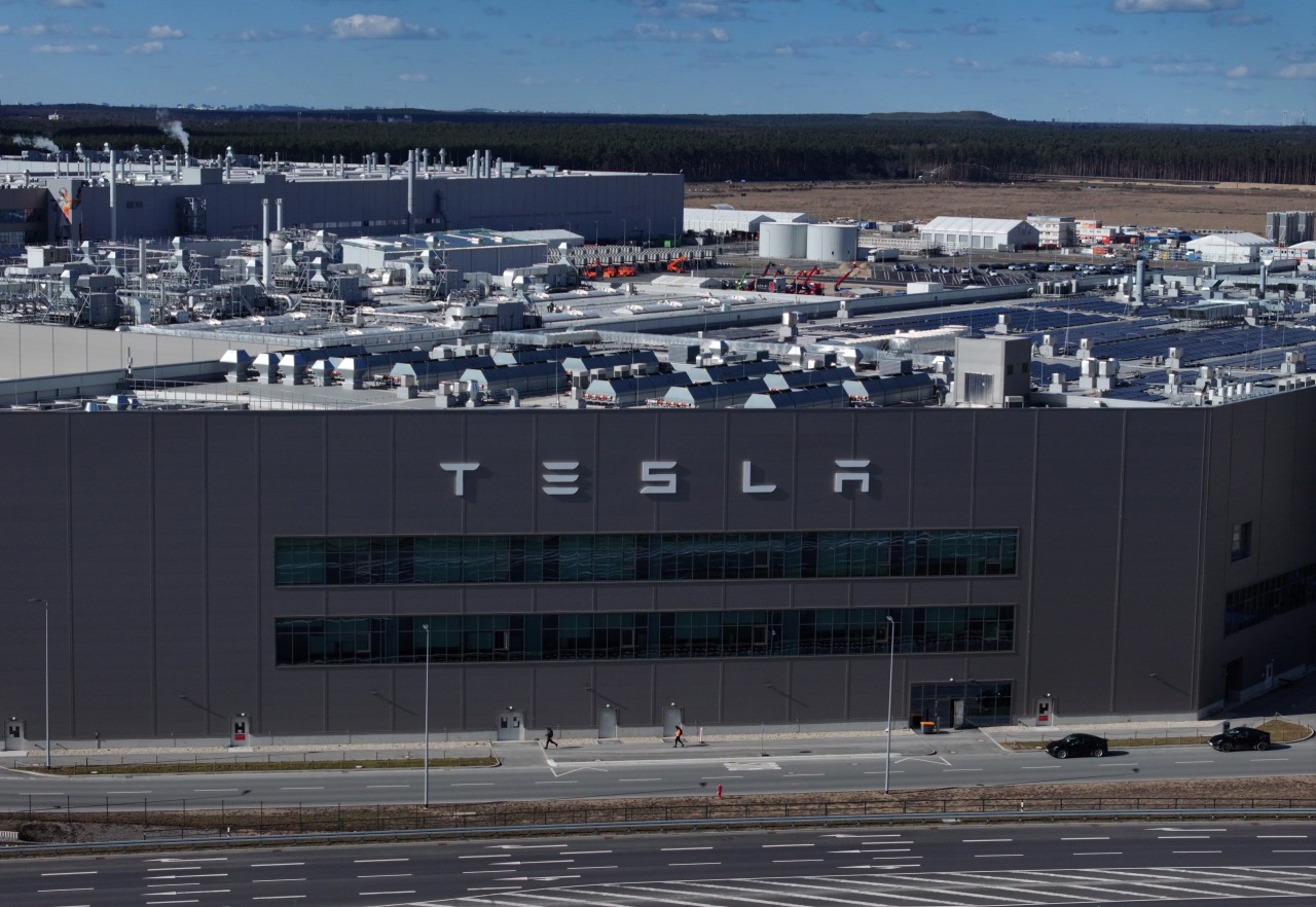 Tesla to inject $250 million into German factory