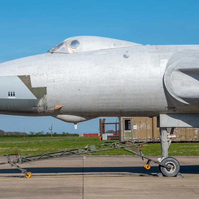 Operation Black Buck at RAF Waddington – 44 years on, Vulcan XM607 ...