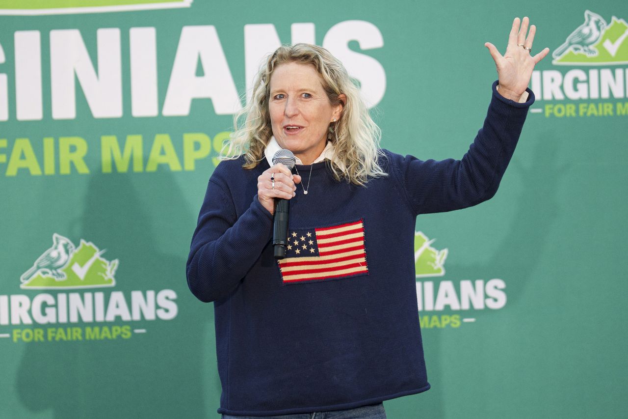 Congresswoman urged to resign for agreeing with radio host's demand ...
