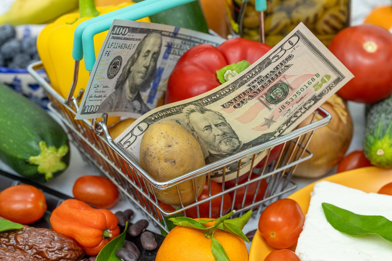 I'm an investing expert. Here are 5 ETFs you can use to hedge your ...
