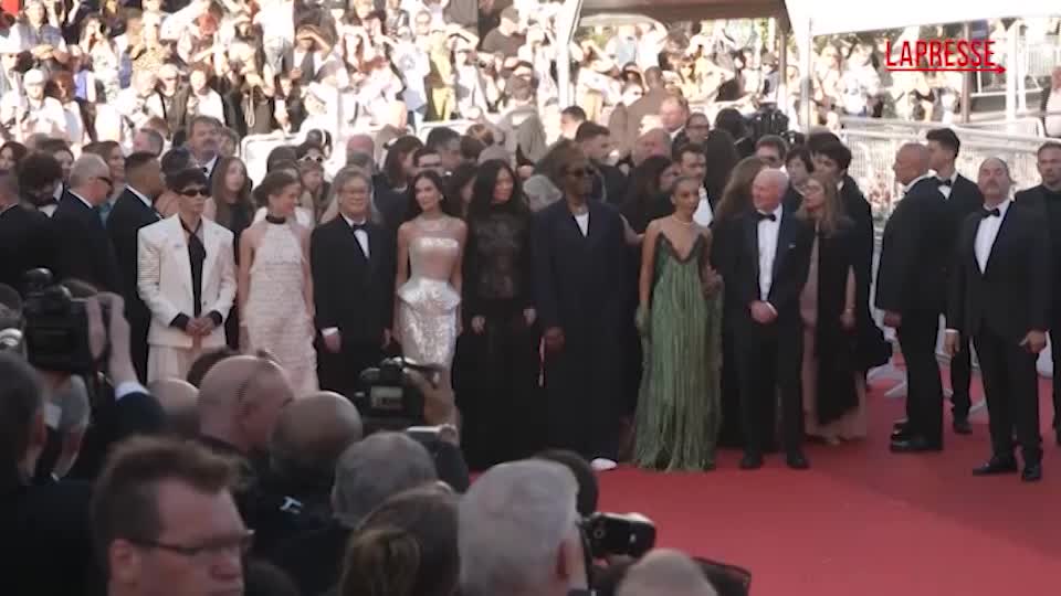 Cannes 2026, l'arrivo della giuria internazionale sul red carpet