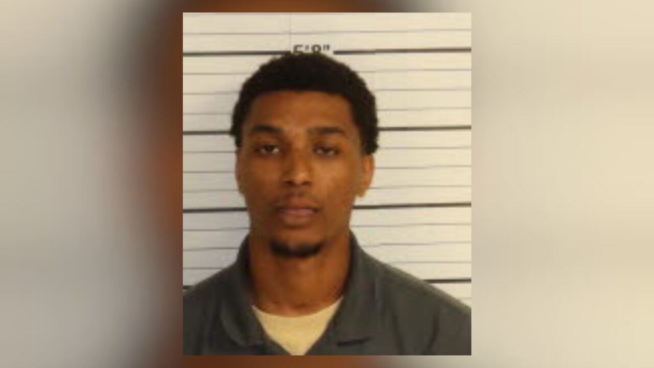 Man accused of trying to bring gun inside courthouse, police say