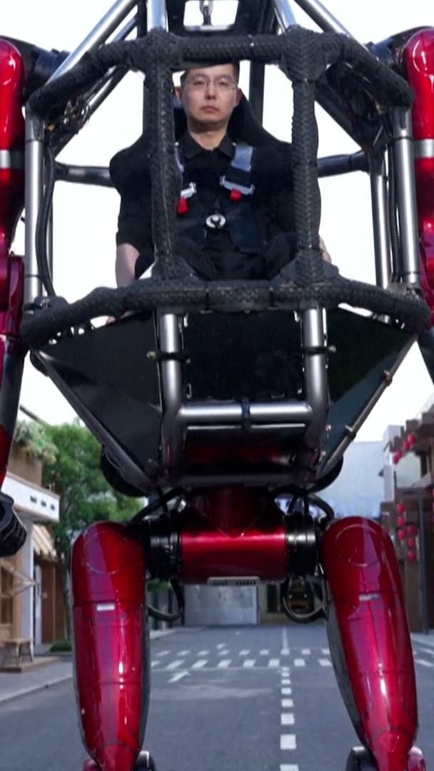 Chinese firm unveils 'transformer' style manned robot