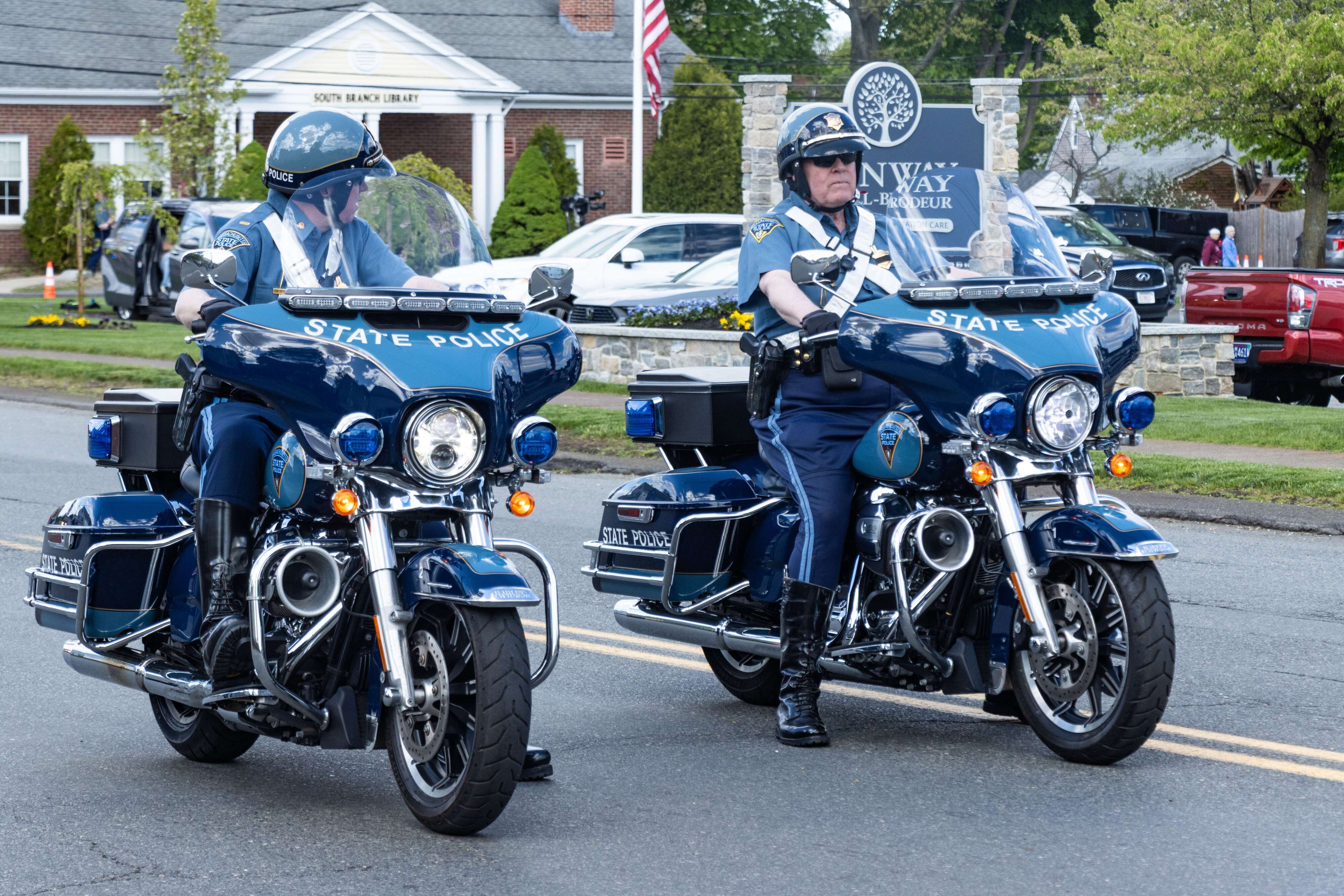 Hundreds of police officers march at wake to honor fallen state trooper