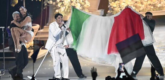 Eurovision, Sal Da Vinci debutta tra applausi e tricolore