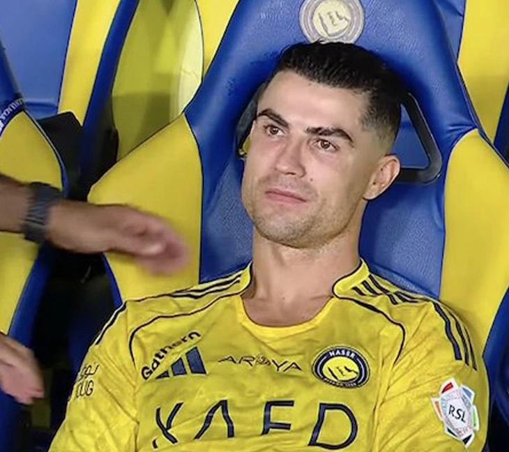 Ronaldo thất thần khi chứng kiến đồng đội ngăn cản Al Nassr vô địch