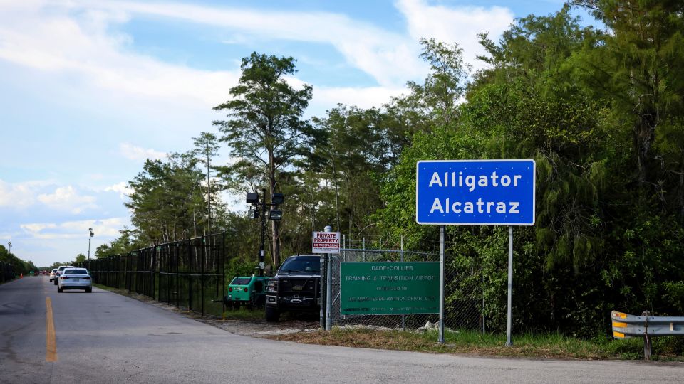 c-2025-08-03T233748Z_59653039_RC2ZZFAWVOUM_RTRMADP_3_USA-IMMIGRATION-ALLIGATOR-ALCATRAZ.jpg